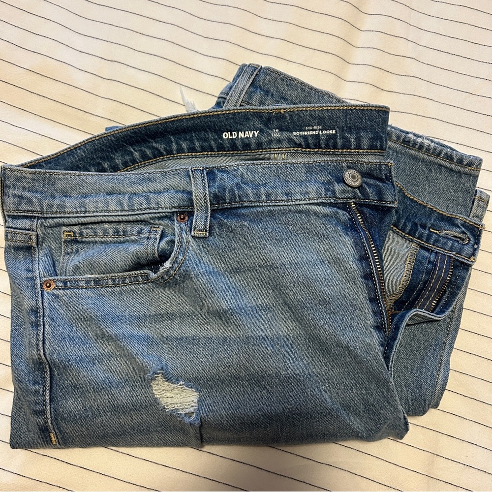 Old Navy Ripped Mid Rise Loose Boyfriend Jeans, Size 16, Tall - Picture 3 of 3